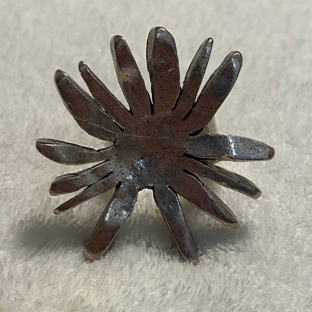 Metal Pointus Paris modernist Silver Flower Ring
